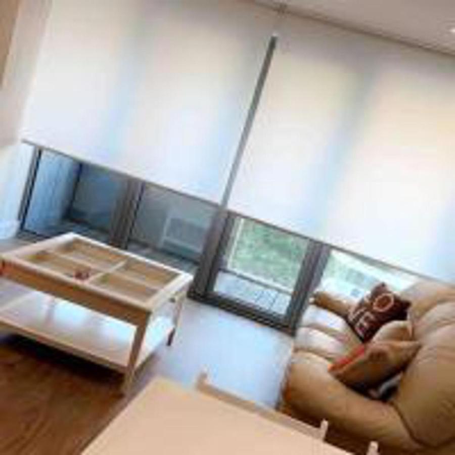 Tee Sweetlux In Canning Town Londra