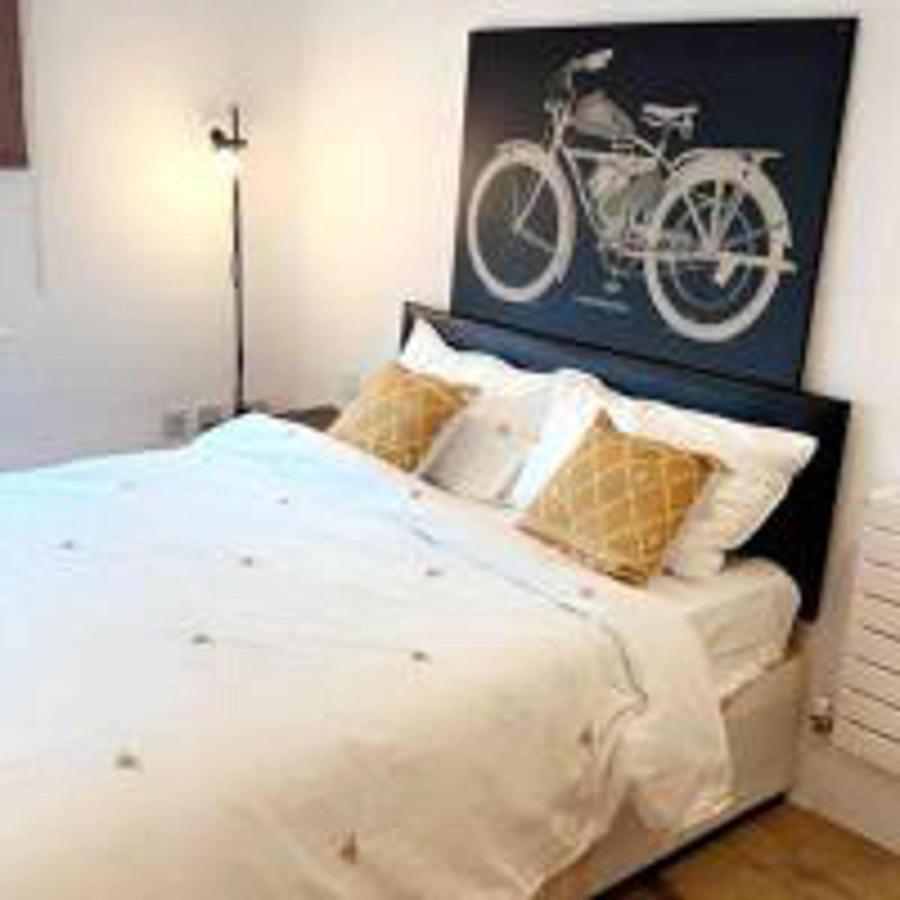 Tee Sweetlux In Canning Town * Londra
